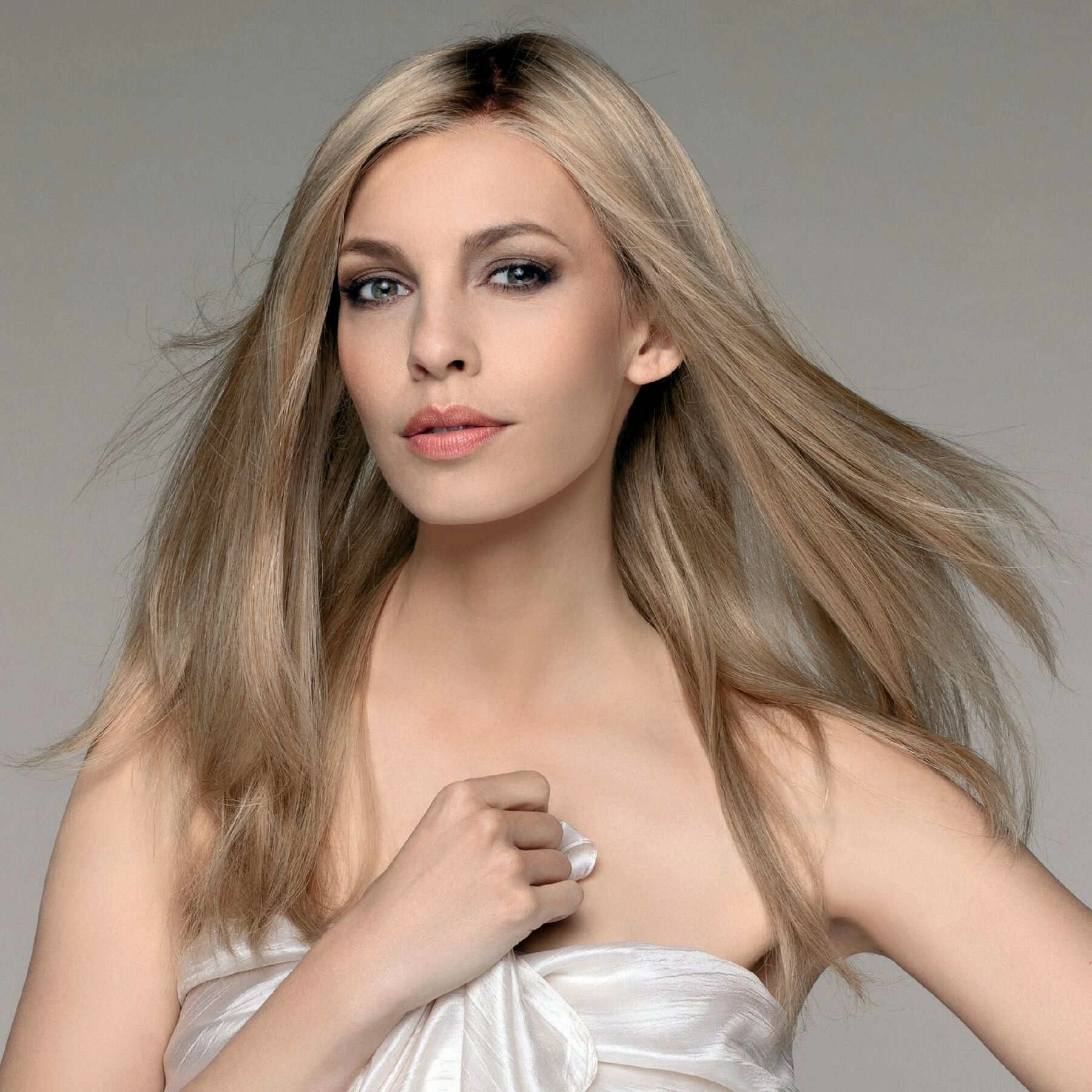 Emotion Small Deluxe Human Hair wig - Ellen Wille Pure Power Collection
